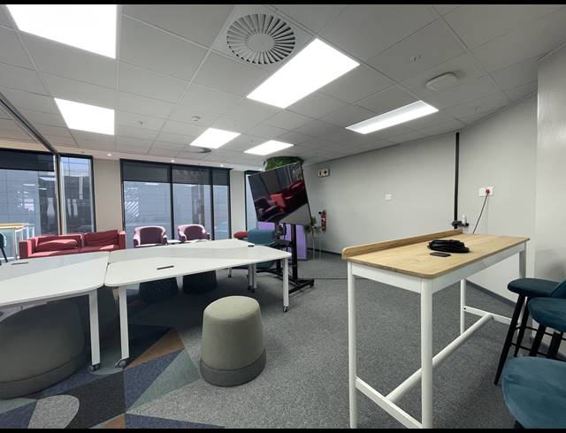 1,770M² OFFICE TO LET IN SANDOWN